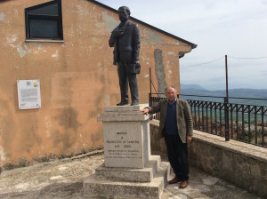 La-statua-di-De-Sanctis-e-Terracciano